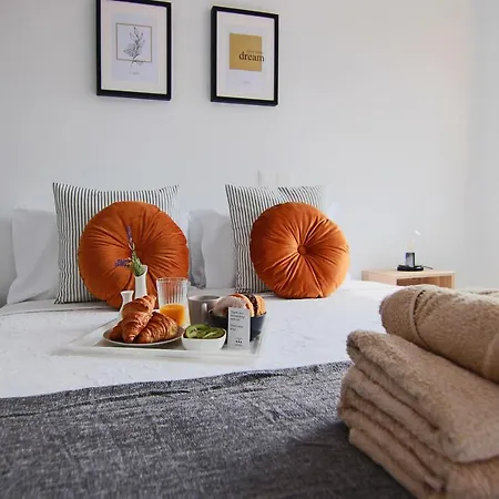 Phaedrus Living Cityview Luxury Flat Walnut Grove Apartment