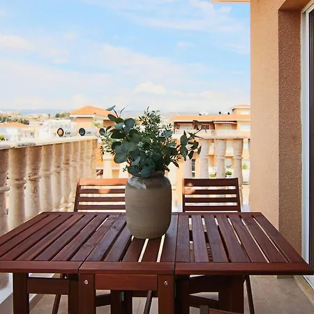 Phaedrus Living Cityview Luxury Flat Walnut Grove Apartment